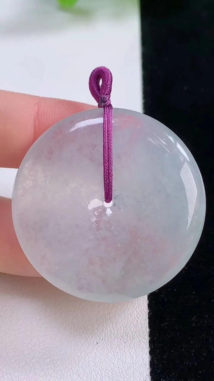 天然A货翡翠平安扣吊坠，尺寸38.6-5.7，重量:19.41g
11月30日