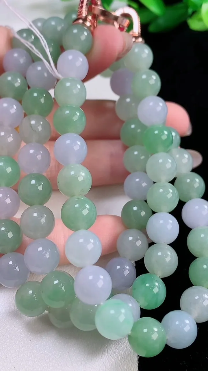 天然A货翡翠圆珠项链，尺寸8.8-70颗，重量:88.34g
11月30日
