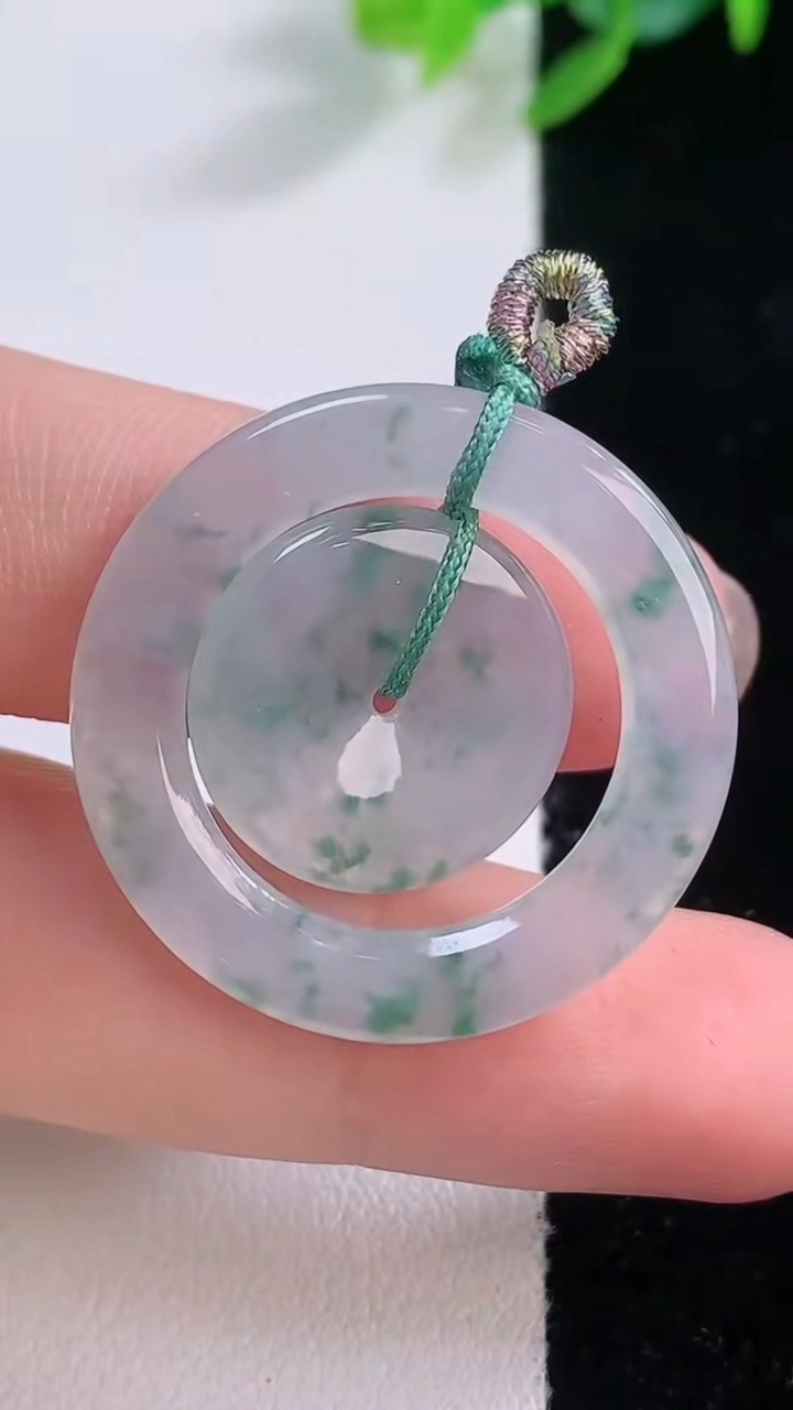 天然A货翡翠冰种飘花母子平安扣吊坠，尺寸29-3，重量:5.16g
11月30日