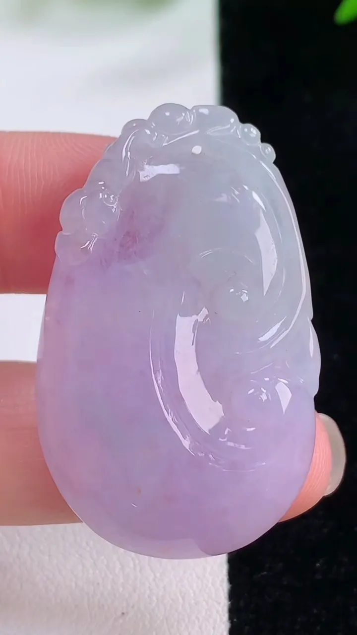 天然A货翡翠紫罗兰如意吊坠，尺寸40.5-25-6.4，重量:13.81g
11月30日