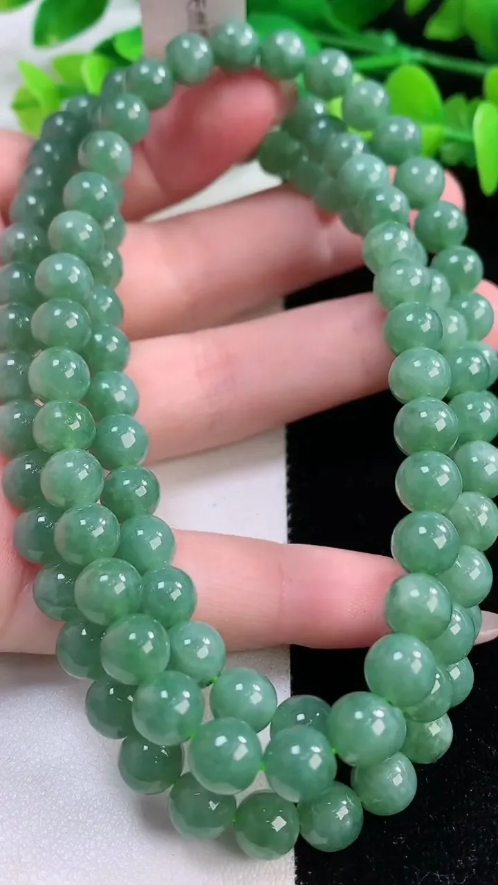 天然A货翡翠圆珠项链，尺寸7.2-108颗，重量:66.88g
11月30日