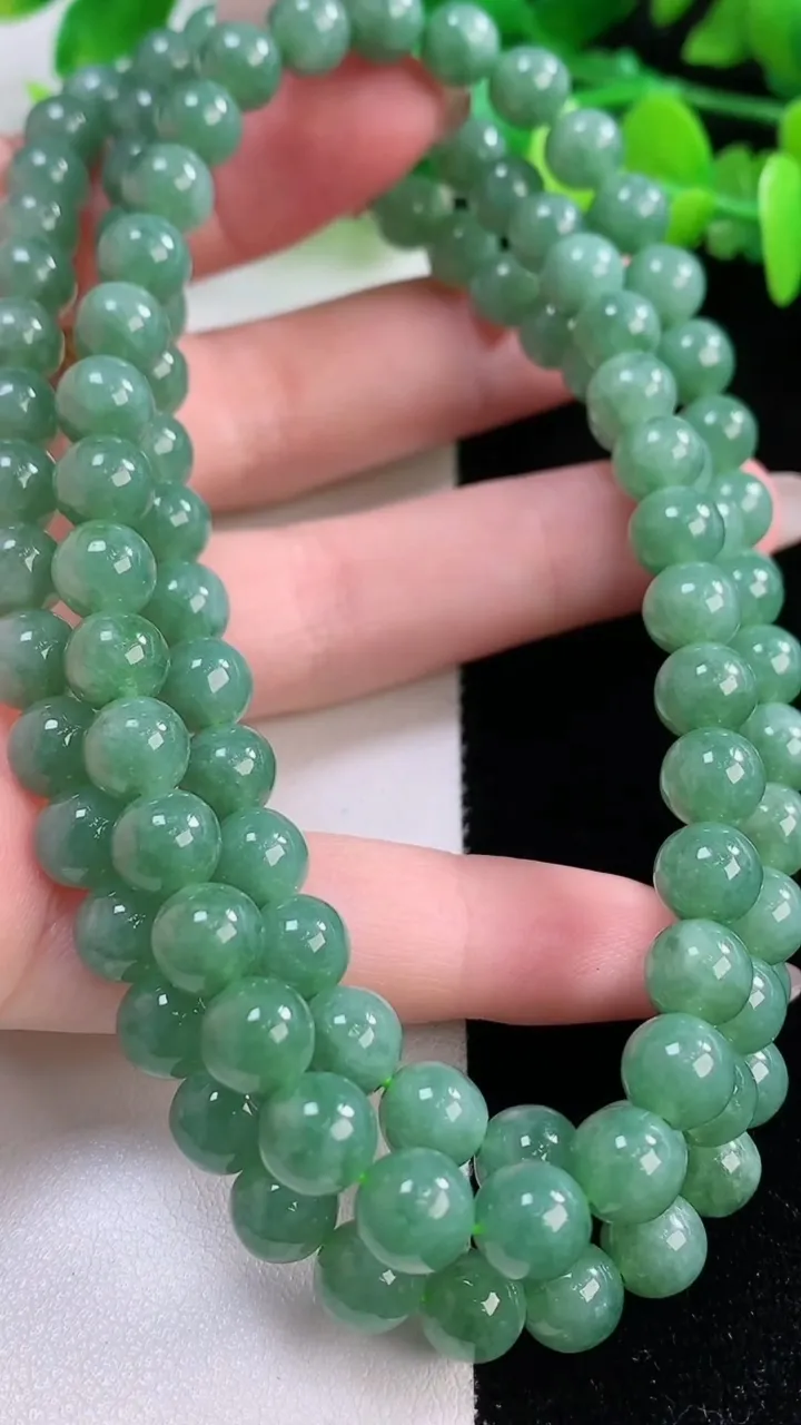 天然A货翡翠圆珠项链，尺寸7.2-108颗，重量:66.88g
11月30日