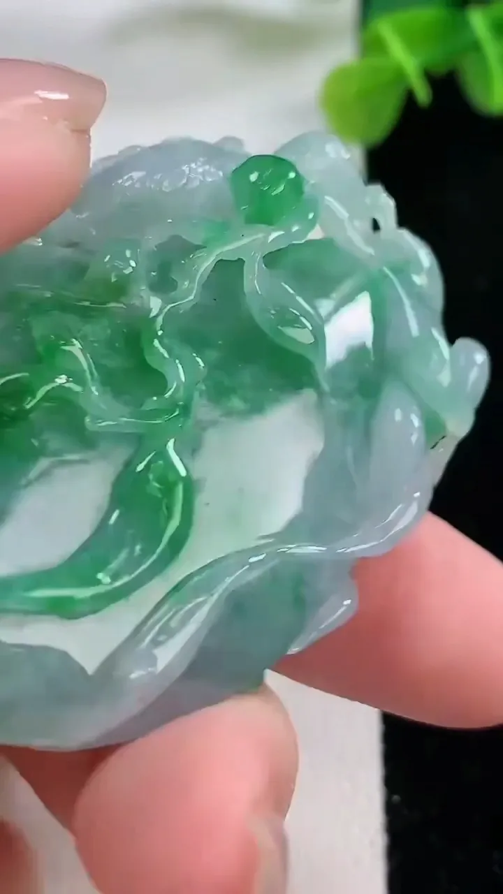 天然A货翡翠蜥蜴 福瓜吊坠，尺寸60-38-14，重:45.88g
11月30日