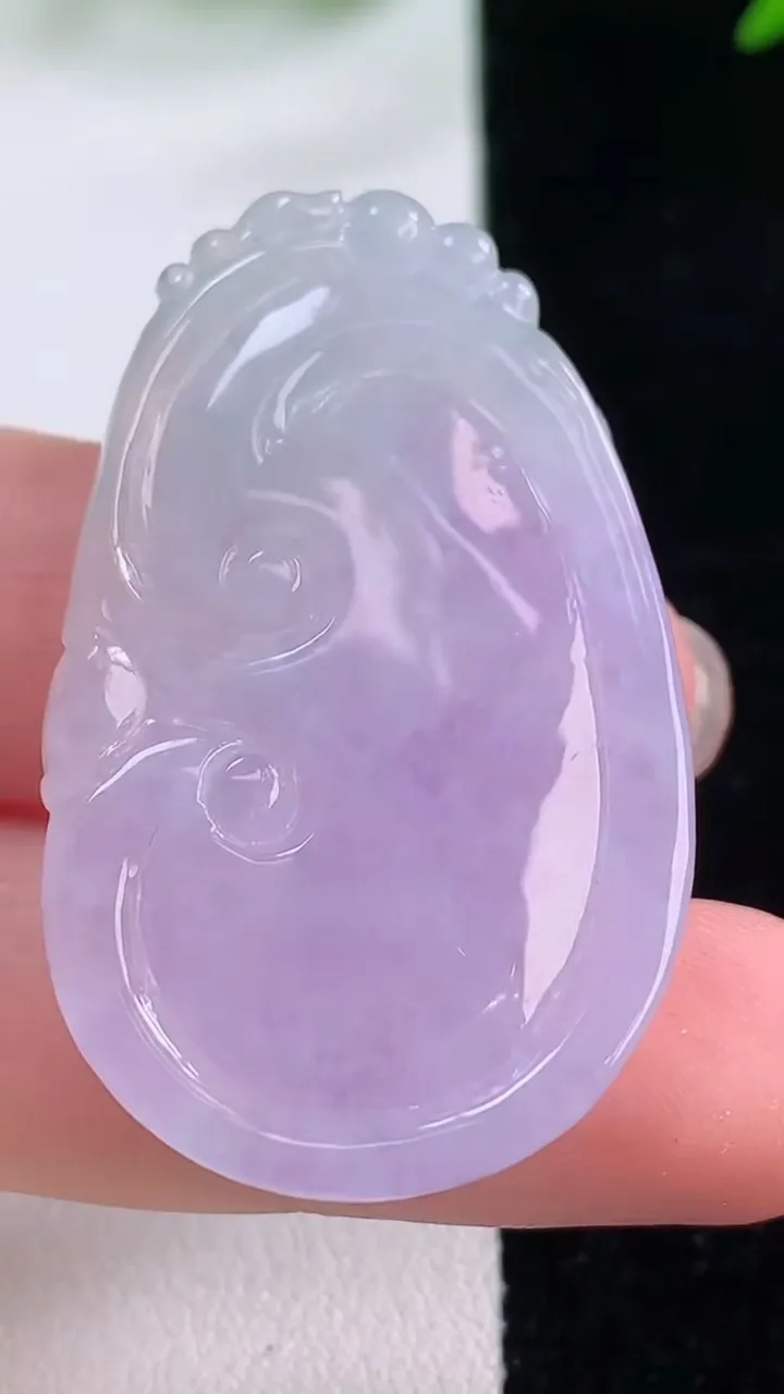 天然A货翡翠紫罗兰如意吊坠，尺寸40.5-25-6.4，重量:13.81g
11月30日