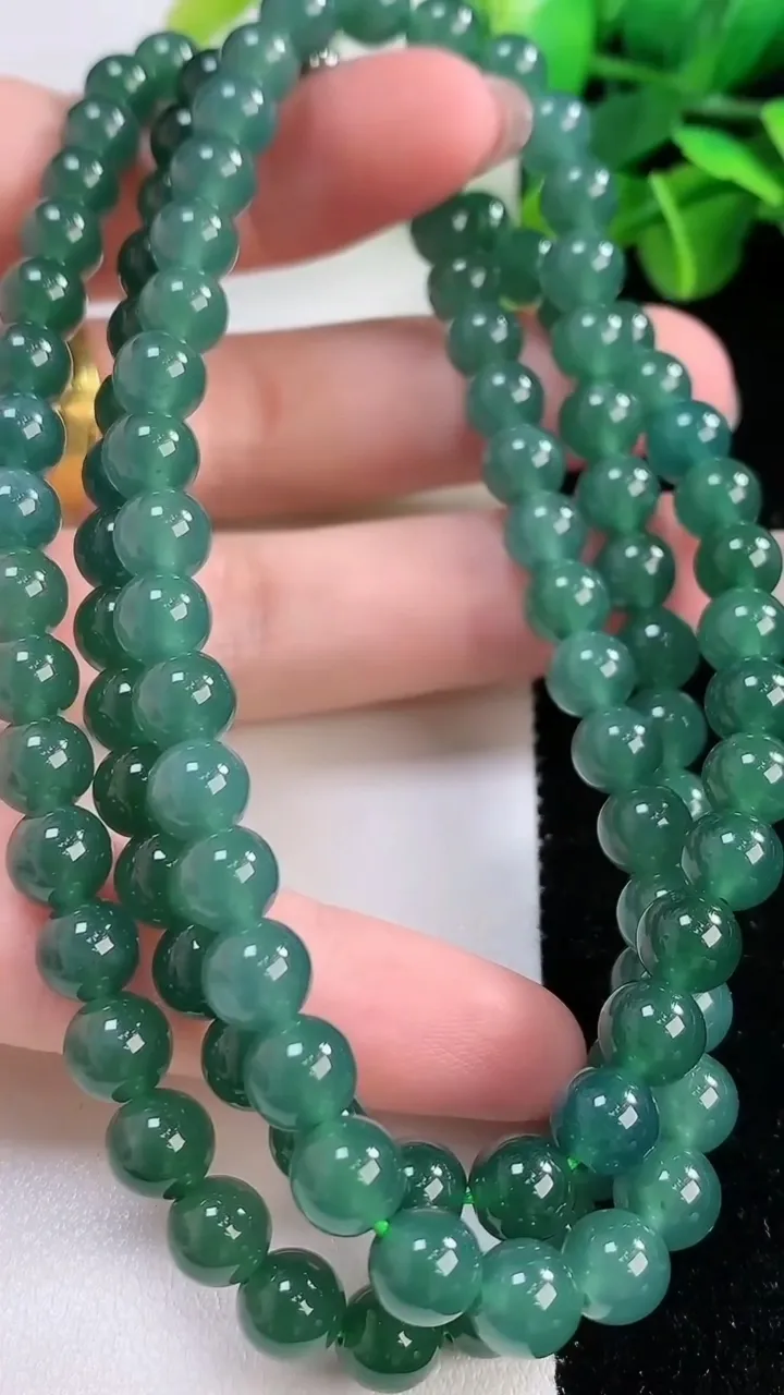 天然A货翡翠圆珠项链108颗，尺寸6.8，重:58.66g
11月30日