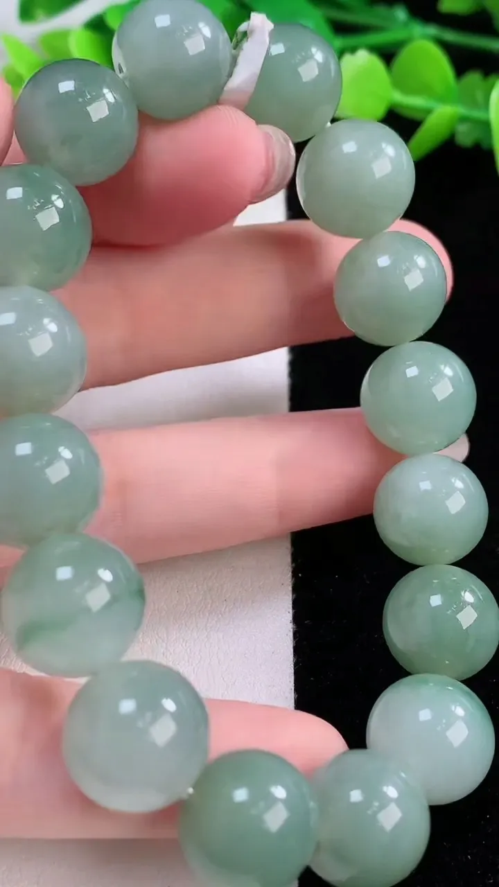 天然A货翡翠圆珠手串，尺寸13-16颗，重量:57.02g11月30日
工厂直销收藏佳品,种好水足，