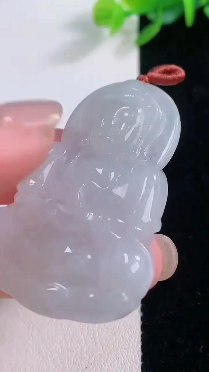 天然A货翡翠观音菩萨吊坠，尺寸46.3-32.2-5.8，重量:15.17g
11月30日