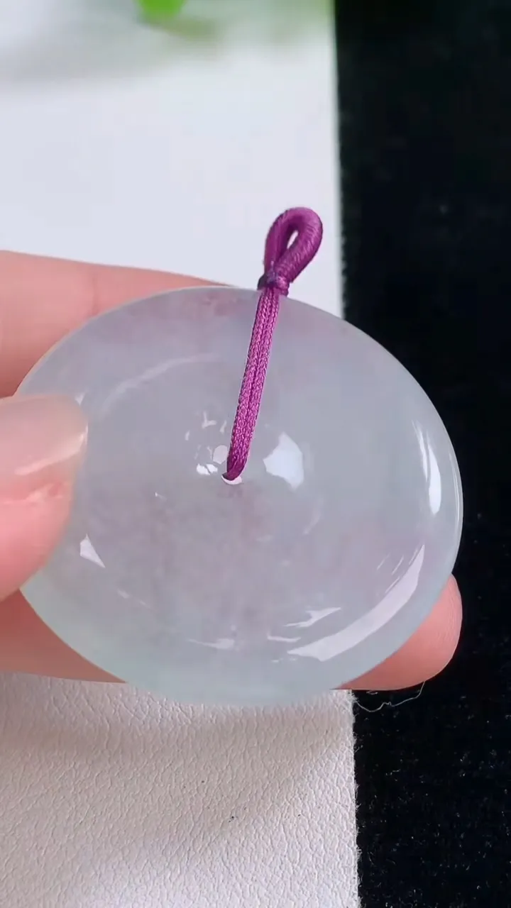 天然A货翡翠平安扣吊坠，尺寸38.6-5.7，重量:19.41g
11月30日