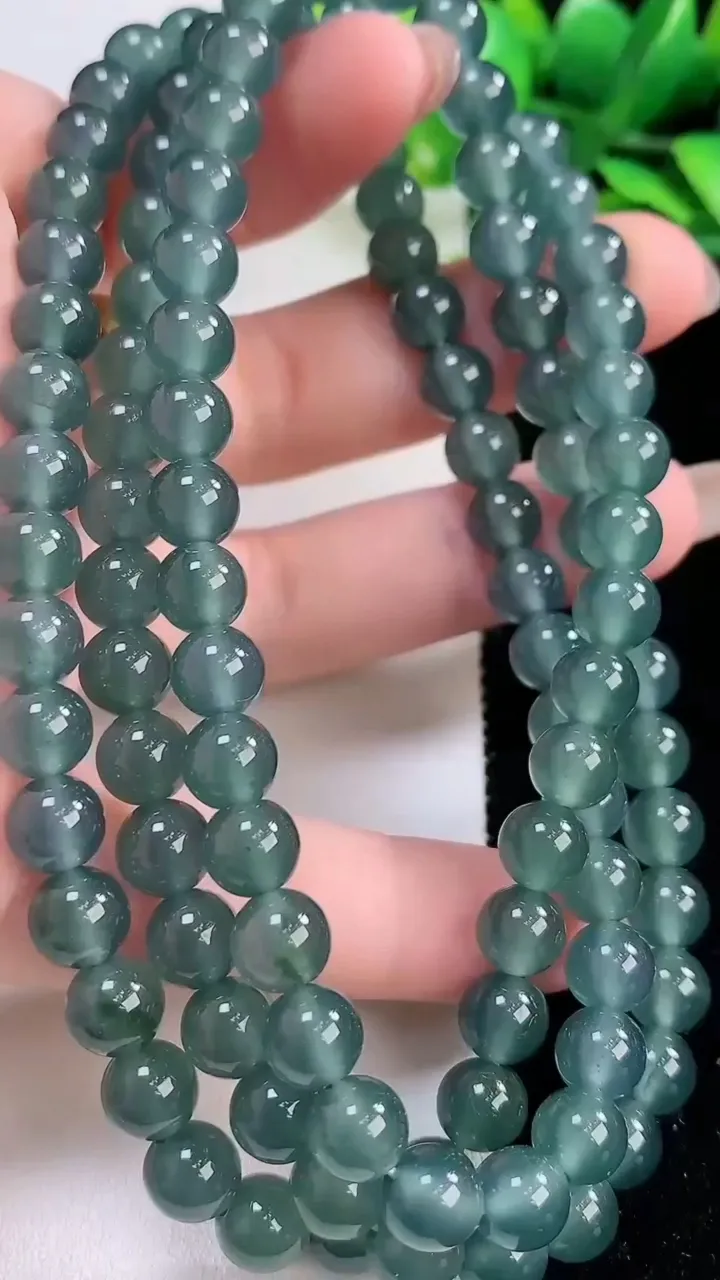 天然A货翡翠圆珠项链108颗，尺寸7，重:63.27g
11月30日