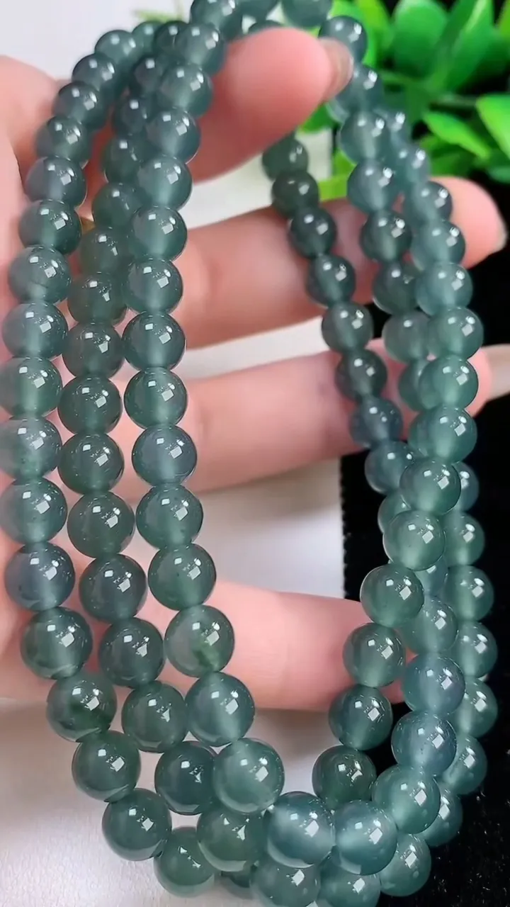 天然A货翡翠圆珠项链108颗，尺寸7，重:63.27g
11月30日