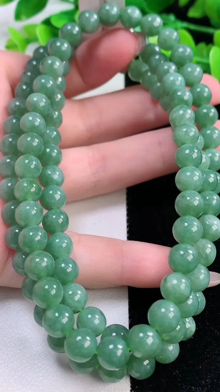 天然A货翡翠圆珠项链，尺寸7.2-108颗，重量:66.88g
11月30日