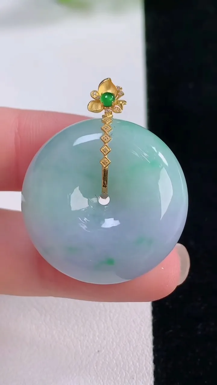 天然A货翡翠18K金春带彩紫罗兰平安扣吊坠，尺寸28-11.4，重量:19.01g
11月30日