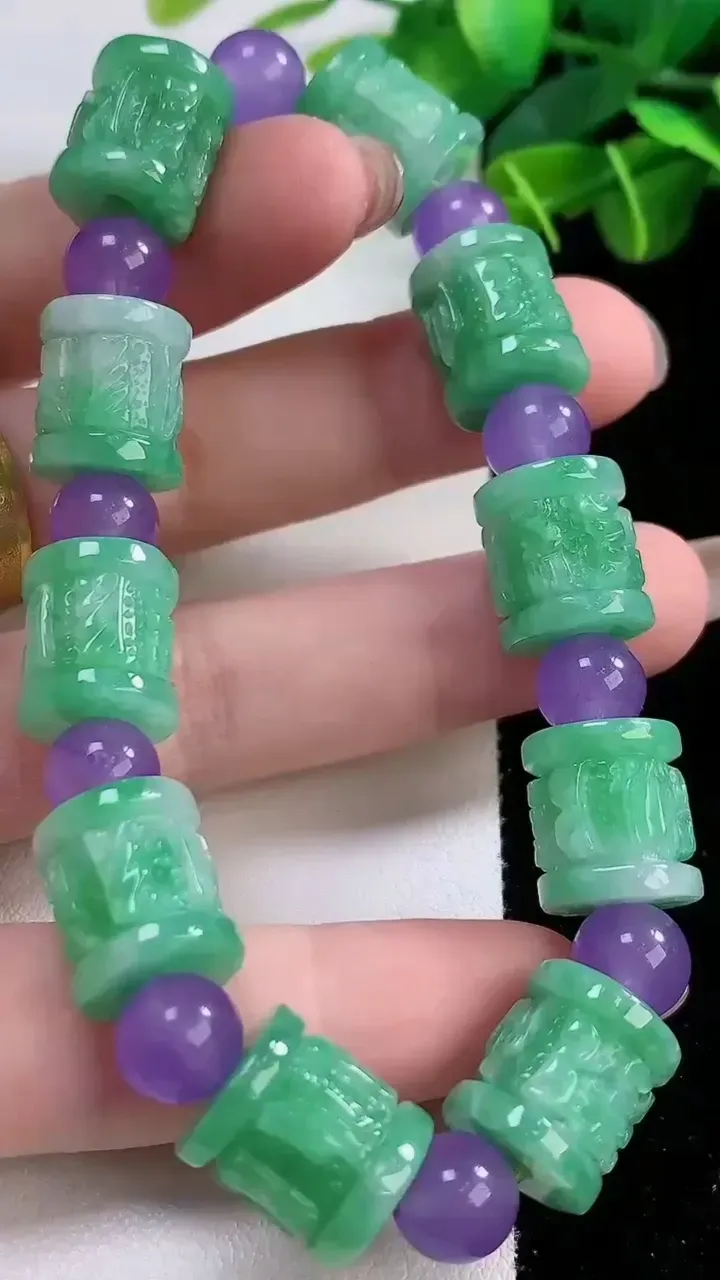 天然A货翡翠六字真言 路路通手串，尺寸12.7-11.7，重:41.49g11月30日
工厂直销收藏