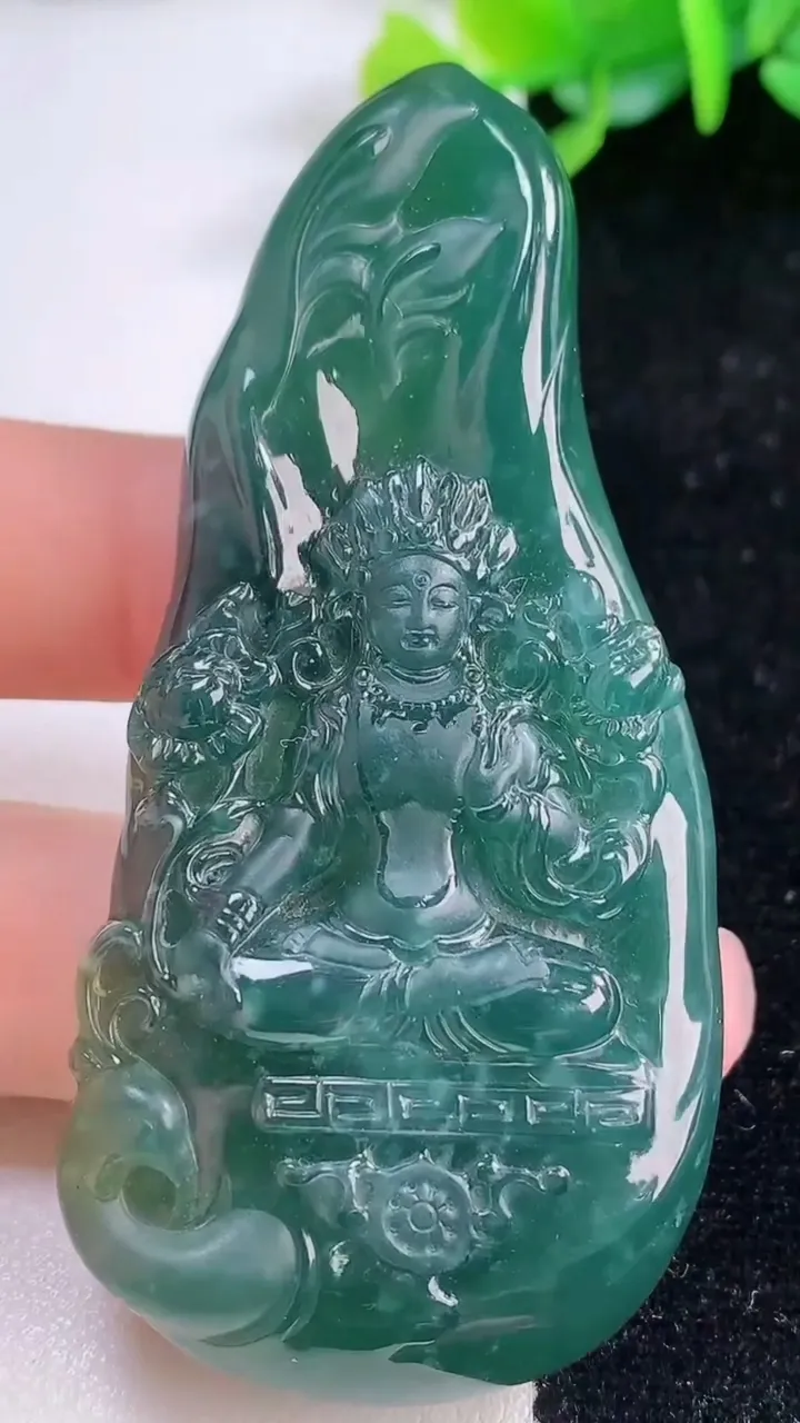 天然A货翡翠蓝水度母观音菩萨吊坠，尺寸70.5-33.7-9.7，重量:46.40g
11月30日