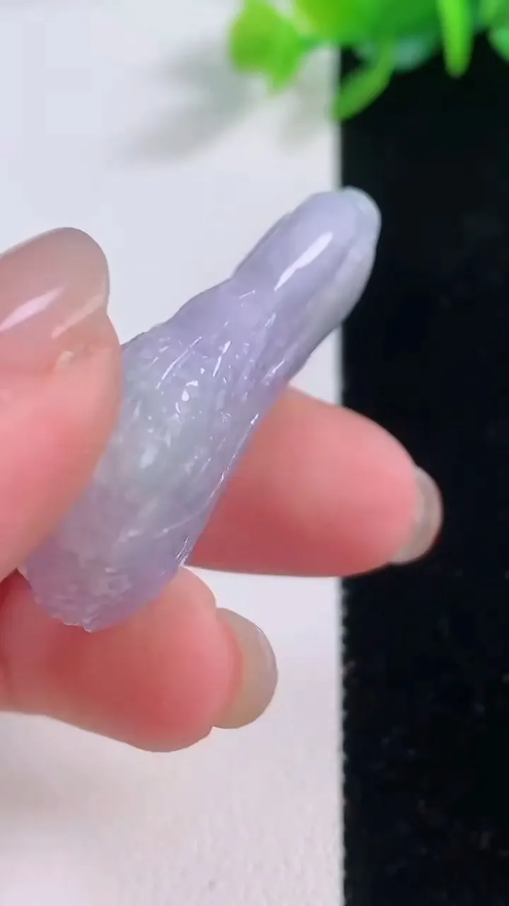 天然A货翡翠紫罗兰白菜吊坠，尺寸49-21.4-11.4，重量:14.79g
11月30日