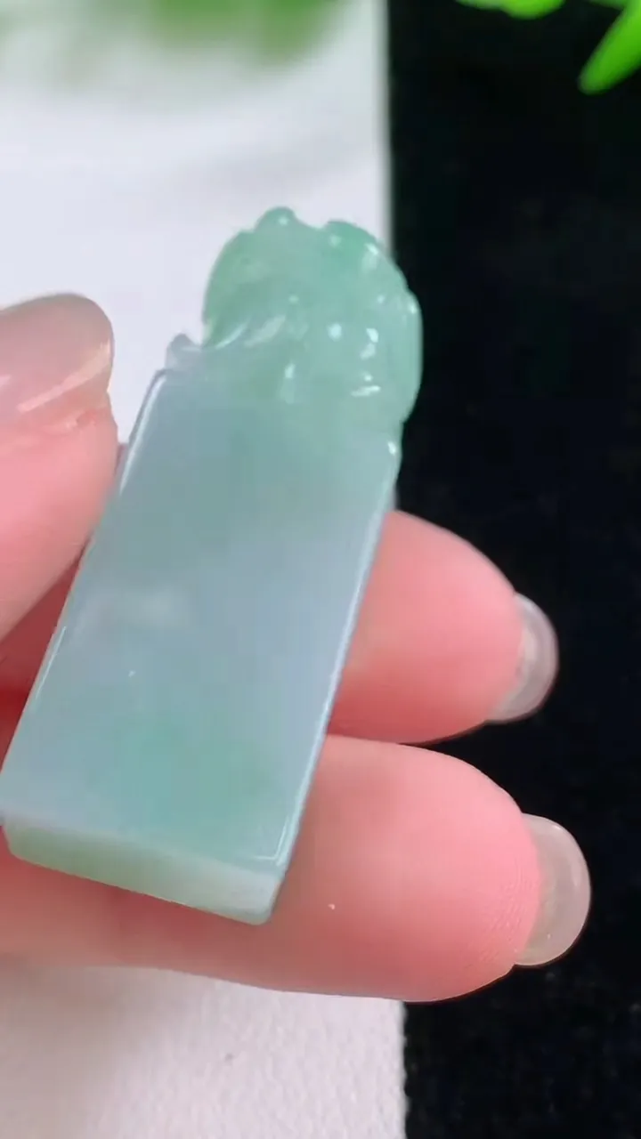 天然A货翡翠貔貅印章，尺寸40-14.4-12.2，重量:18.56g
11月30日