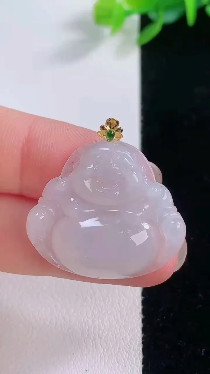 天然A货翡翠种白冰佛公吊坠，尺寸24.4-27.8-5，重量:4.79g
11月30日