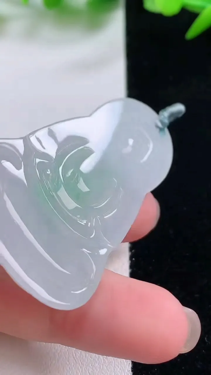 天然A货翡翠阿弥陀佛吊坠，尺寸50-33-5.4，重量:16.11g
11月30日