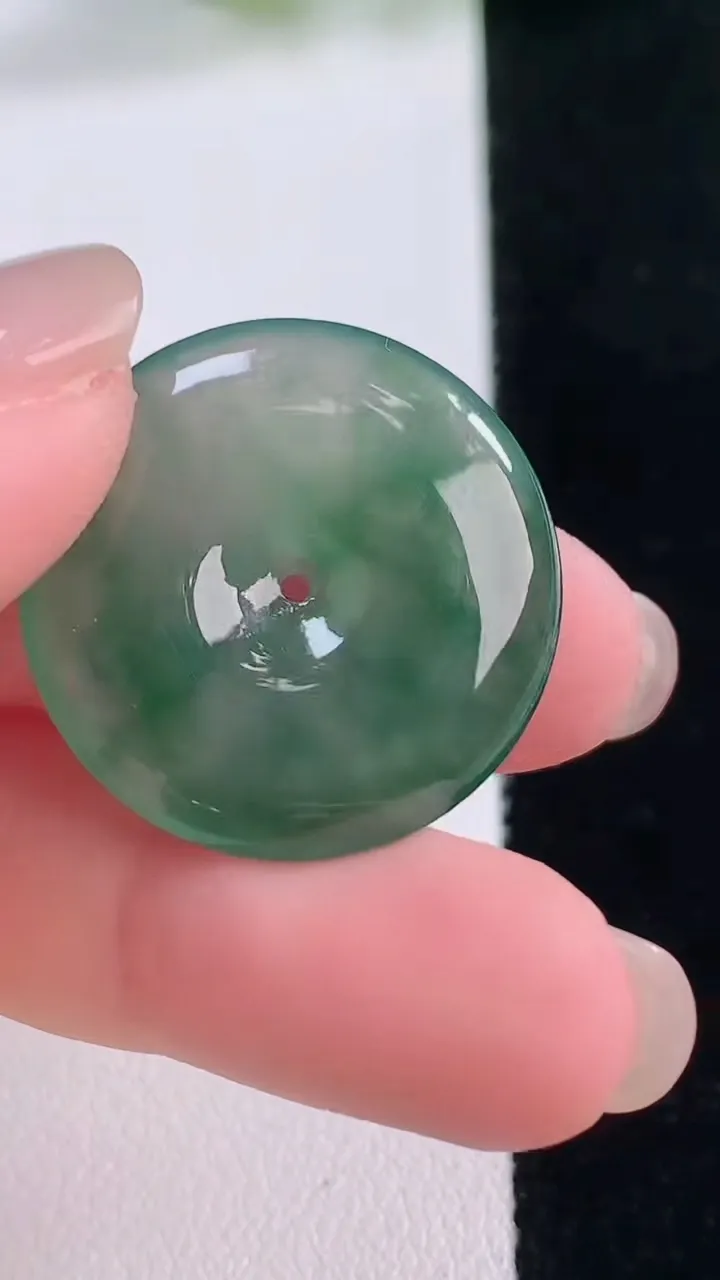 天然A货翡翠平安扣吊坠，尺寸25.3-4.7，重量:6.46g
11月30日