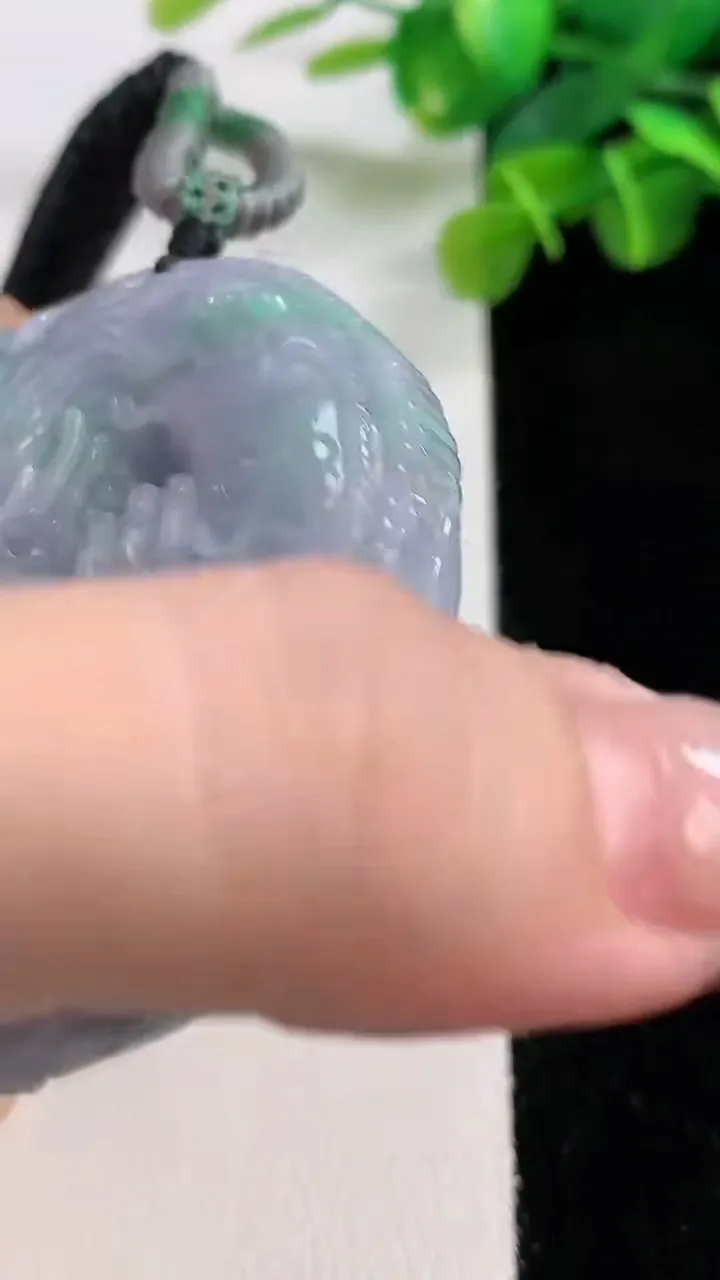 天然A货翡翠龙牌吊坠，尺寸55.3-13，重:69.87g
11月30日