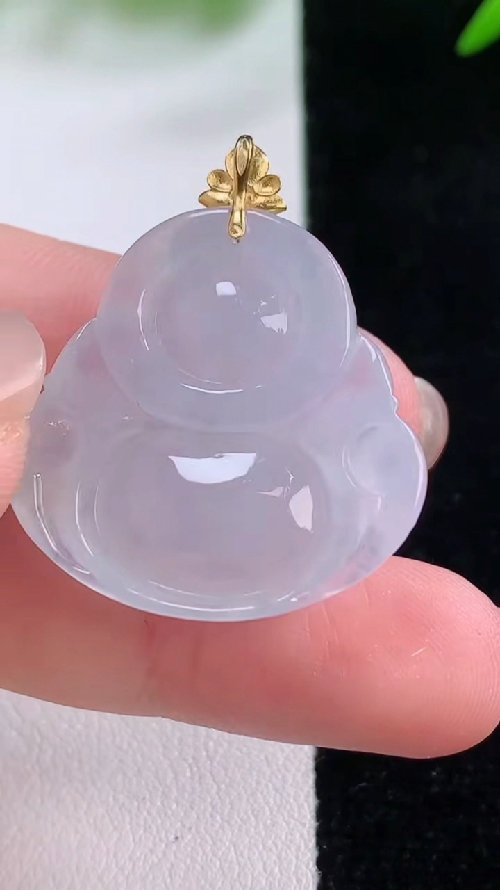 天然A货翡翠种白冰佛公吊坠，尺寸26.2-27.4-7，重量:7.81g
11月30日