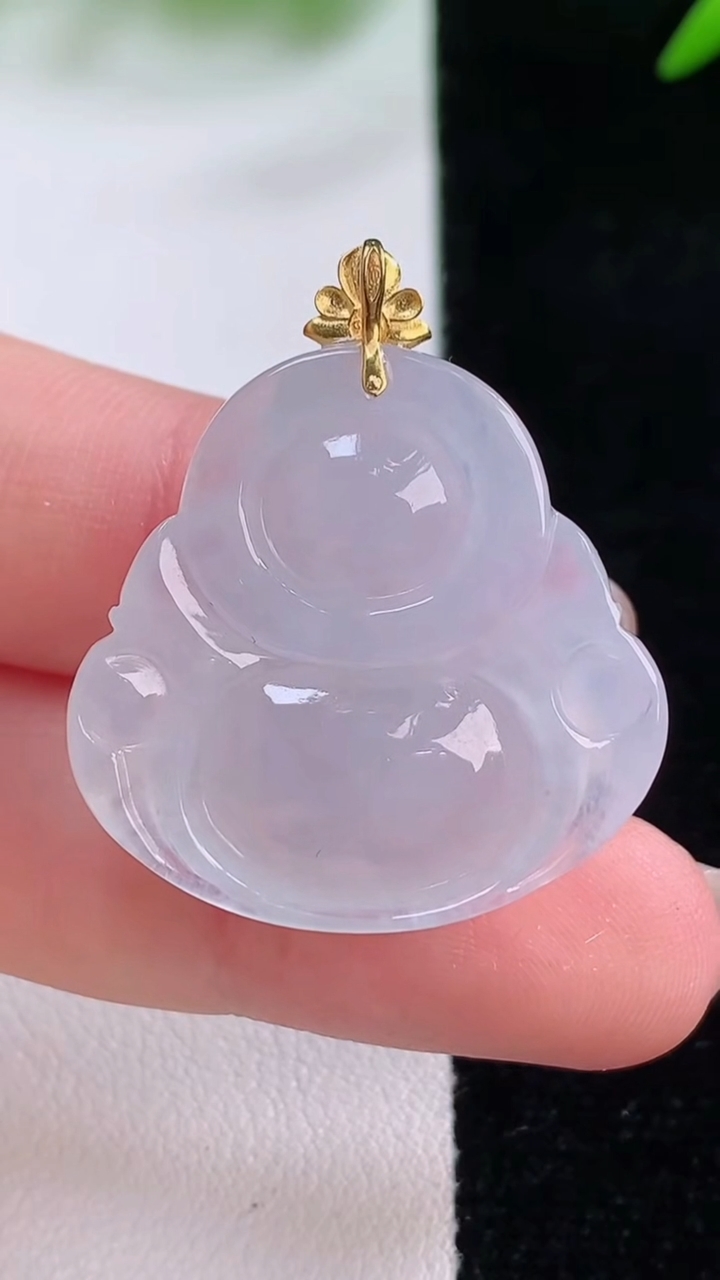 天然A货翡翠种白冰佛公吊坠，尺寸26.2-27.4-7，重量:7.81g
11月30日