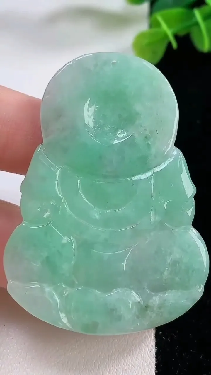 天然A货翡翠观音菩萨吊坠，尺寸53.8-38.8-5，重:17.35g
11月30日
