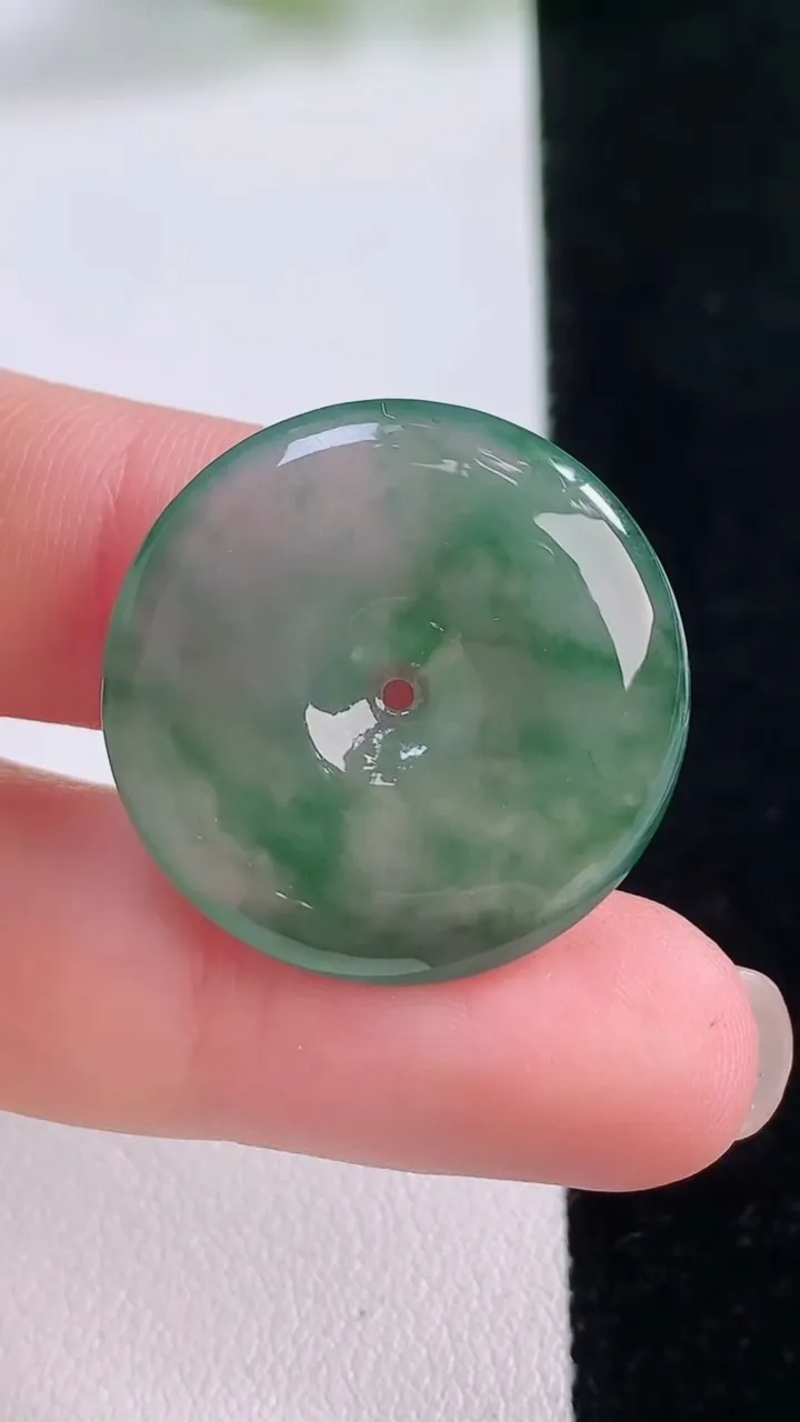 天然A货翡翠平安扣吊坠，尺寸25.3-4.7，重量:6.46g
11月30日