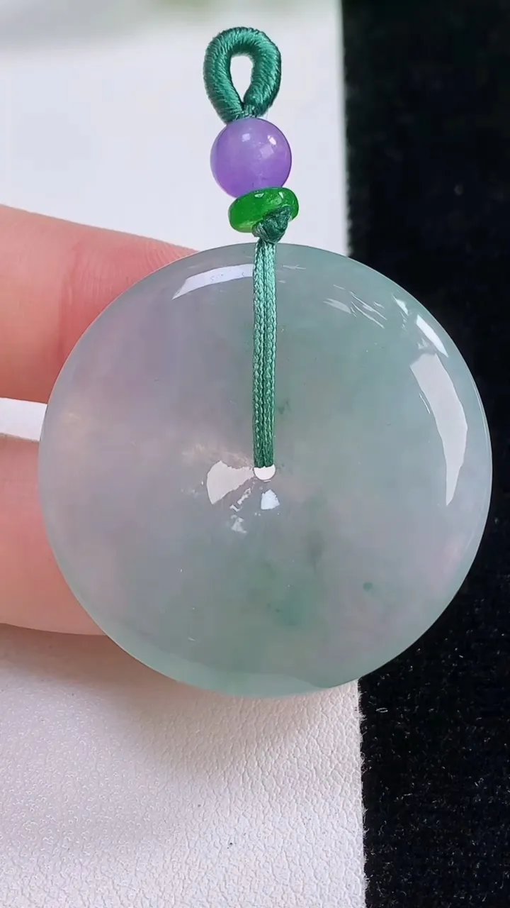 天然A货翡翠冰种飘花平安扣吊坠，尺寸35.3-5.7，重量:16.70g
11月30日