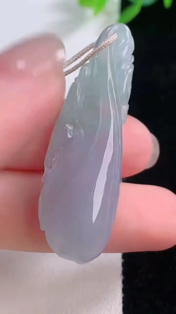 天然A货翡翠冰种紫罗兰玉兰花吊坠，尺寸44-14.8-7.2，重量:7.72g
11月30日