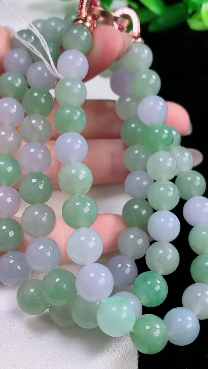 天然A货翡翠圆珠项链，尺寸8.8-70颗，重量:88.34g
11月30日