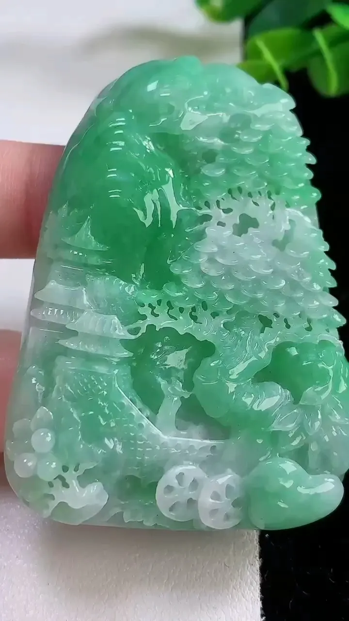 天然A货翡翠山水牌吊坠，尺寸61-45-9，重:48.64g
11月30日