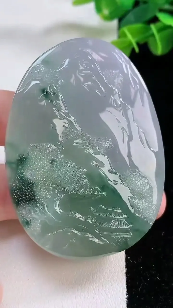 天然A货翡翠种双彩飘花生肖虎 虎牌吊坠，尺寸63-45-12，重:67.82g
11月30日