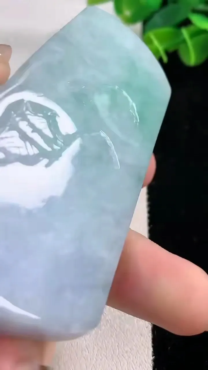 天然A货翡翠山水牌吊坠，尺寸77-41-14，重:104.23g
11月30日