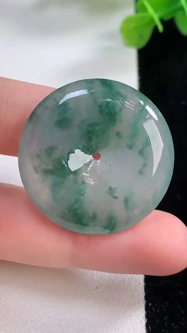 天然A货翡翠冰种飘花平安扣吊坠，尺寸30-6.2，重:12.74g
11月30日