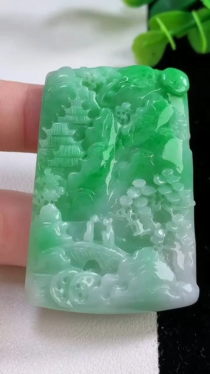 天然A货翡翠山水牌吊坠，尺寸53-36-5，重:28.34g
11月30日