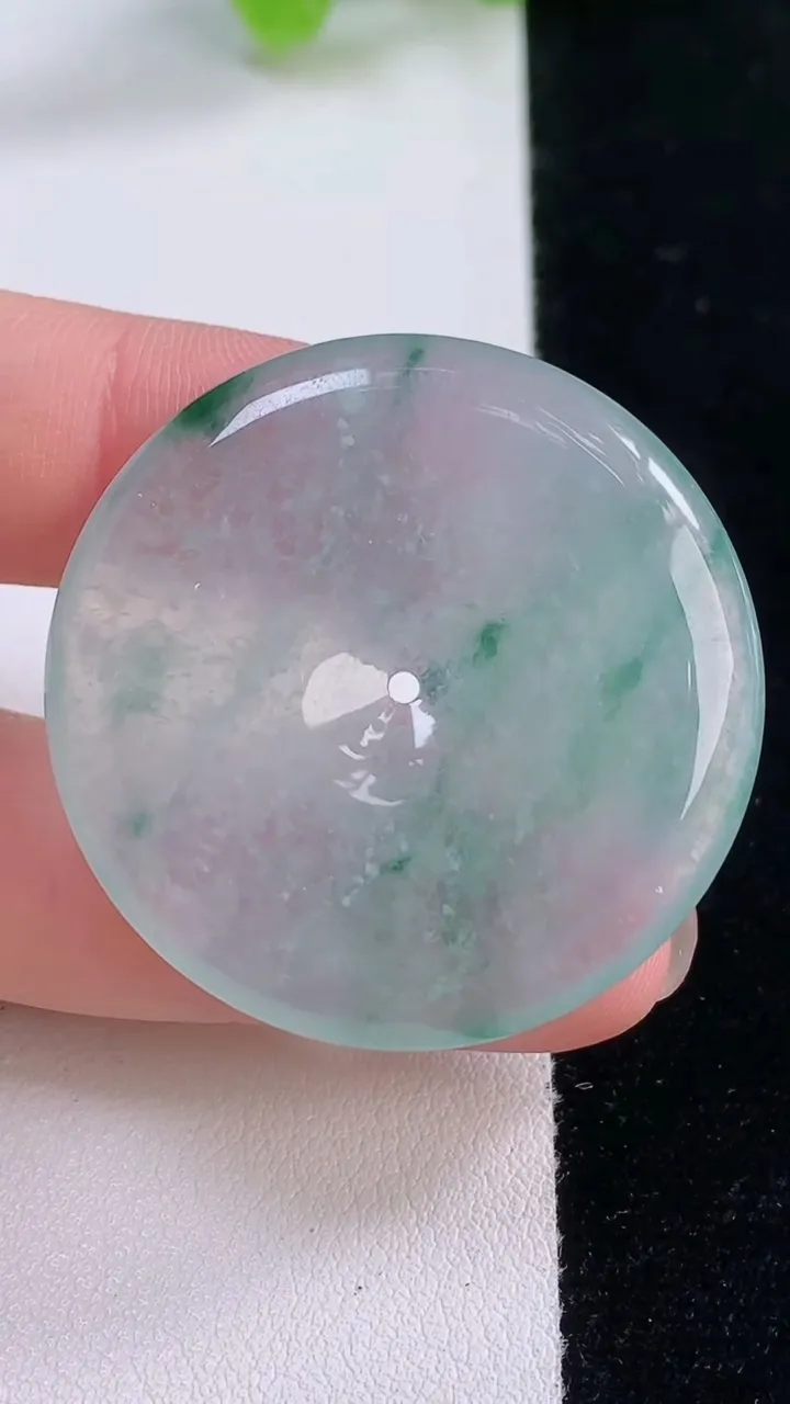 天然A货翡翠冰种飘花平安扣吊坠，尺寸37-5.4，重量:16.73g
11月30日