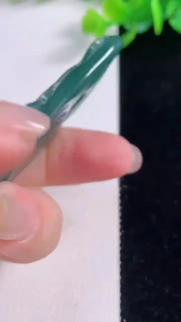 天然A货翡翠蓝水祥龙虚空藏菩萨吊坠，尺寸65.8-39.8-7，重量:32.27g
11月30日