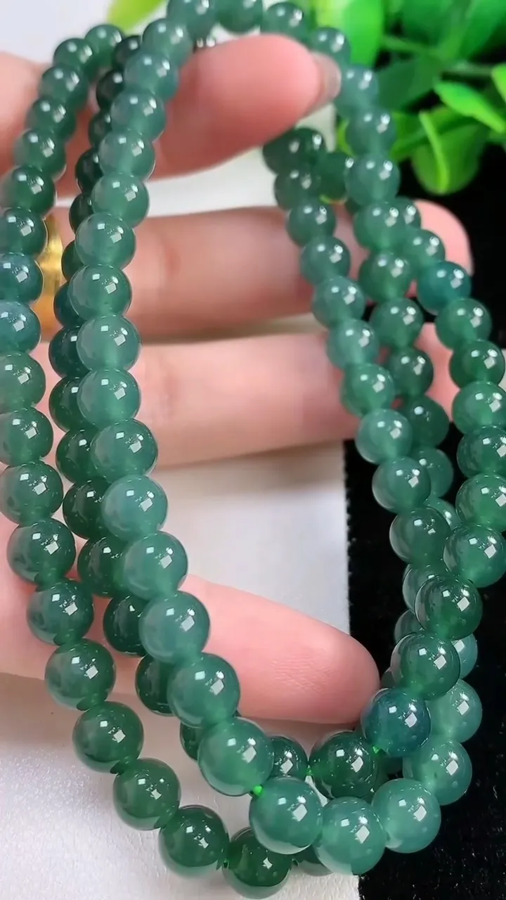 天然A货翡翠圆珠项链108颗，尺寸6.8，重:58.66g
11月30日