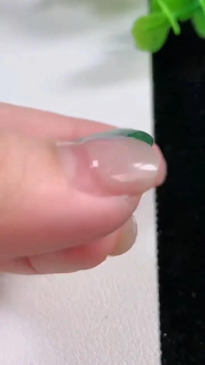 天然A货翡翠冰种飘花平安扣吊坠，尺寸30-6.2，重:12.74g
11月30日