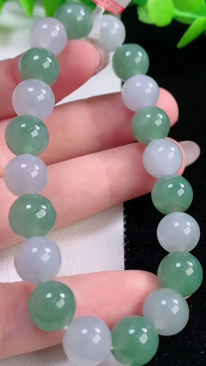 天然A货翡翠圆珠手串，尺寸9.6-20颗，重量:30.56g11月30日
工厂直销收藏佳品,种好水足