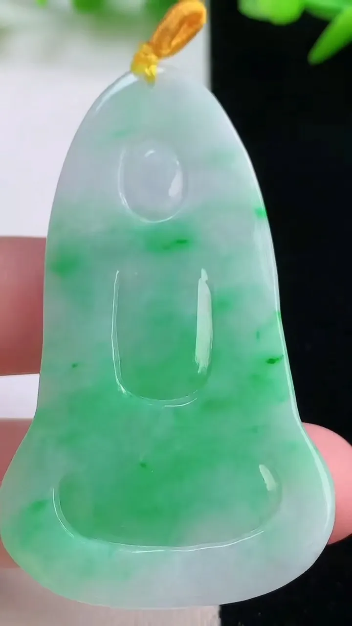 天然A货翡翠观音菩萨吊坠，尺寸56.3-33.3-4.7，重量:17.40g
11月30日