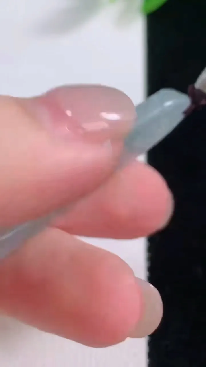 天然A货翡翠观音菩萨吊坠，尺寸48-19.8-4.5，重量:7.98g
11月30日