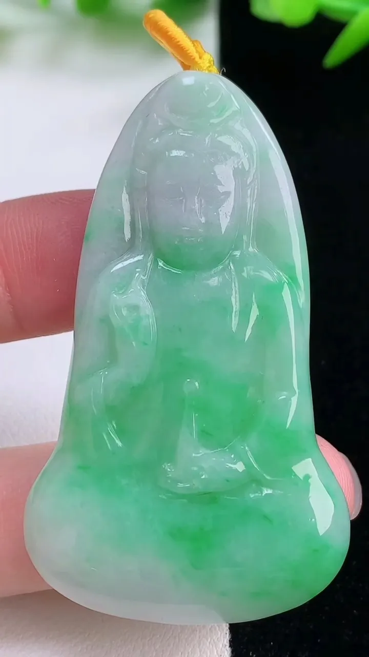 天然A货翡翠观音菩萨吊坠，尺寸56.3-33.3-4.7，重量:17.40g
11月30日