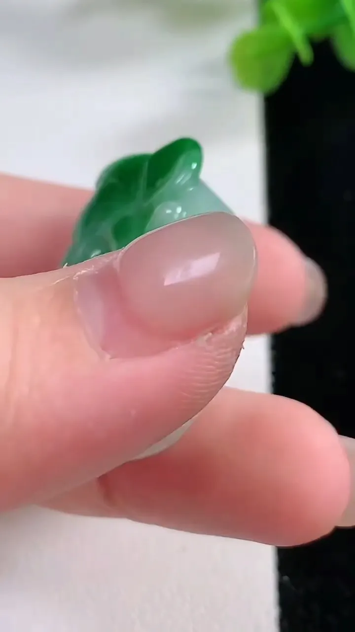 天然A货翡翠貔貅吊坠，尺寸35-18-12，重:14.00g
11月30日