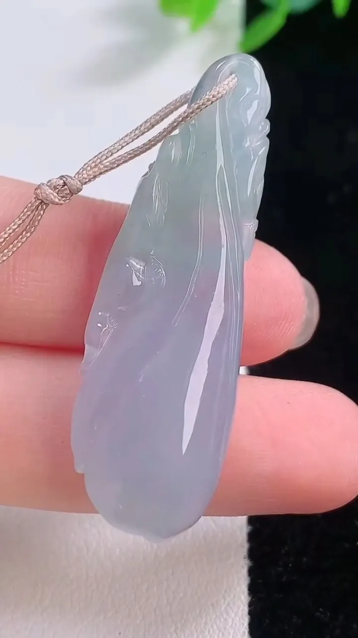 天然A货翡翠冰种紫罗兰玉兰花吊坠，尺寸44-14.8-7.2，重量:7.72g
11月30日