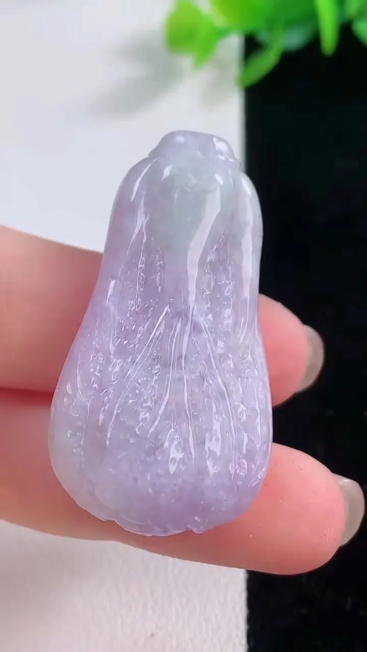 天然A货翡翠紫罗兰白菜吊坠，尺寸49-21.4-11.4，重量:14.79g
11月30日