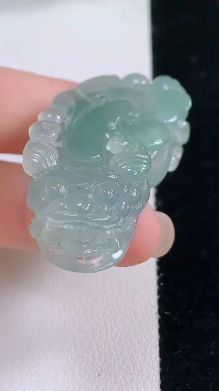 天然A货翡翠貔貅吊坠，尺寸45.5-22.2-11.5，重量:24.47g
11月30日