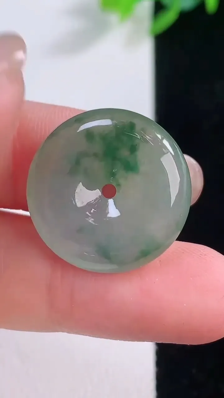 天然A货翡翠冰种飘花平安扣吊坠，尺寸20.7-5.2，重量:4.56g
11月30日