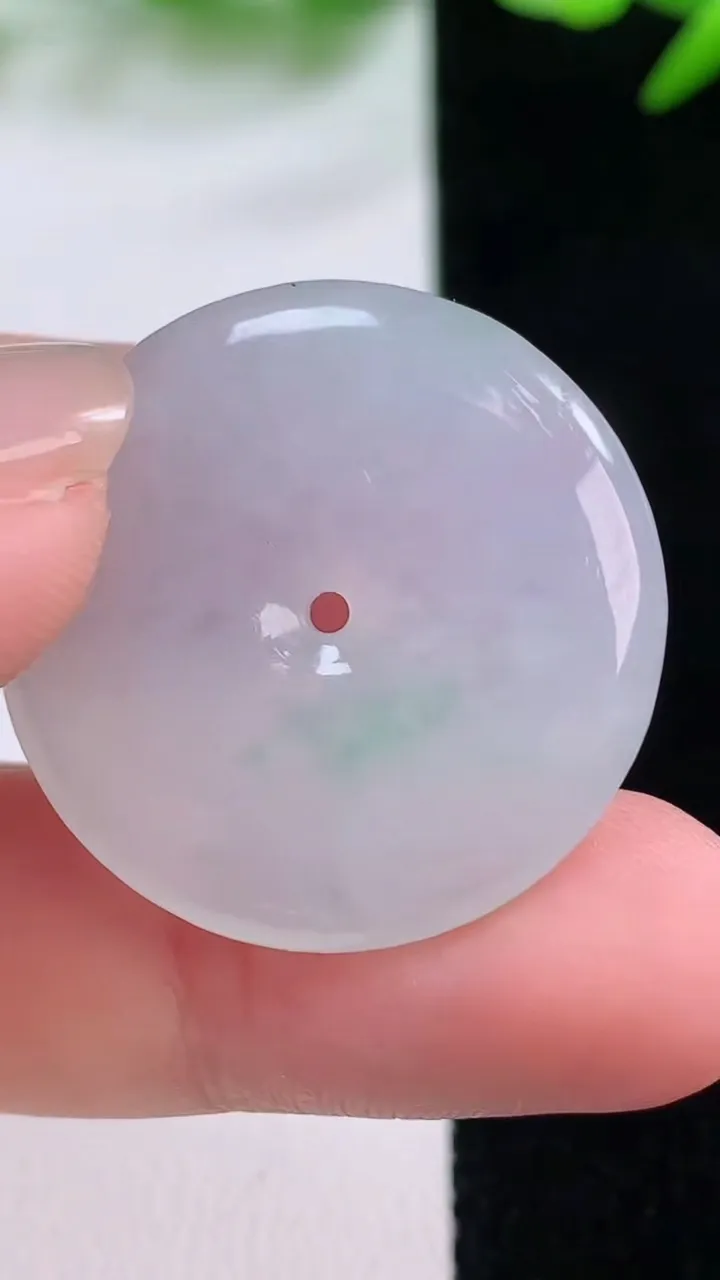 天然A货翡翠平安扣吊坠，尺寸26.8-5，重量:8.10g
11月30日